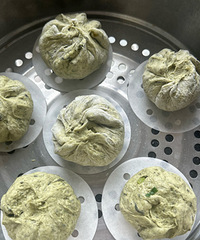 ��ɫ�İ���