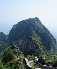 �ζ�ɽ�ǣ�ʯ���ϵĹ������