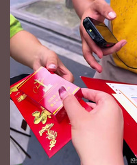 高考生们,你们收到录取通知书,会给快递员发红包吗?