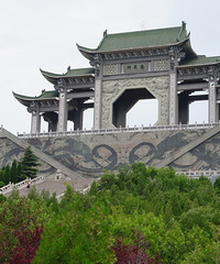 ��˵�е��л���һ�ž�У��������׳������ɽ����