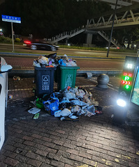 �Ա߾��ǰ�֤���ģ�����Ͱ����û���ˡ�