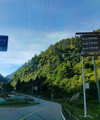 ϲ������ɽ���µľ�ɫ�����Ƕ����Ű��ľ���