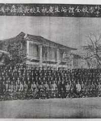 ��ս�ڼ䣬��ޱ���£�����������û��Χǽ�Ĵ�ѧ��