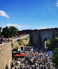 �����Ͼ���ǽ�����ܵ����Ǻ������س�ǽ���ĸߵ���