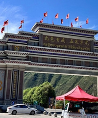 ����׳־ȥ���ϣ�һ���߷��ͷ���