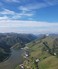 �����Т���ɽ�����ǣ����ƺ��ճ��������ɫ