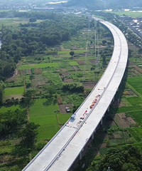 �����������·�ڣ�̨������������ͨ�������½�չ��