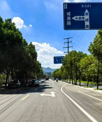 ������ɣ�������3����·ӭ������ò