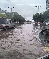 ����ϻ�·���ˣ���ƿ���������� ��·�������ܶ���ê