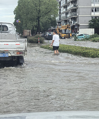 ����ϻ�·���ˣ���ƿ���������� ��·�������ܶ���ê