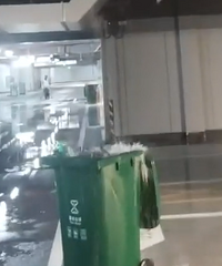 һ������С�����³���©ˮ��