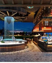 ���ʹ㳡������ᶥ��