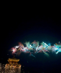 ��2025�μǡ�һ���վ�����������Ů��