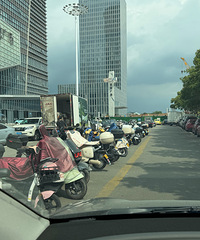 �������ù㳡�ſڵĻ���������ֱ�ȳ����ϴ�����