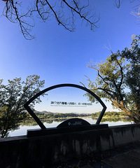 [����]����˵���м��ڣ��������Ǿ�������˵�߾��ߵ�����