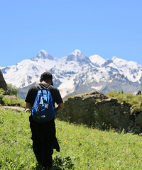 ���⹫·�������续��ѩɽ������ǰ������Ķ��Ǵ�Ƭ