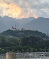 ��2025�μǡ�Ǽ���¥�D�̵㰢���ݻ��ڶ���������Ʊ����֮��