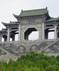 ��˵�е��л���һ�ž�У��������׳������ɽ����