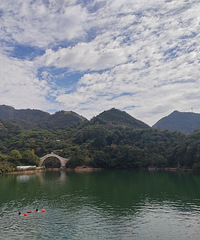 ����ǰ��ˮ������ɫ���ݺ��������·���ˣ������ߣ�������