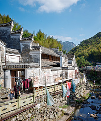 ������ϼ�ӹŵ�ͽ����10�����㣬����Լ700��