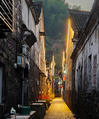 ���������ɽ��������˵�ɫ�壬����ʤ�գ�