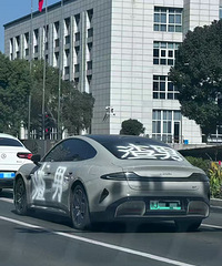 ̨������С��SU7��д�����У�������ʲô����