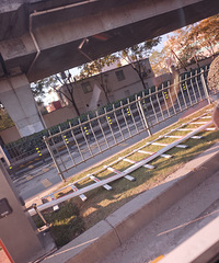 ��۴�������½���������ײ���ˣ������˲�ƺ��