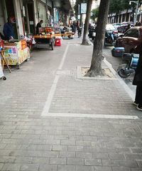 ����δ��λ�����������Сѧ�ſ���Χ���е���ӪС��̯