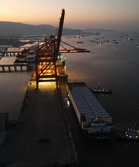 ̨�ݶ��ֳ��״δ�̨�ݸ۹�װֱ���ϰݣ�