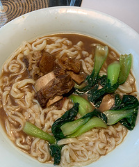 �����ʳ�ײ������˸����Բ���