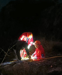 һ�����ڱ���̨��һ���վ��±ڣ������ڴ�ֱ�ұ�����������Сʱ��