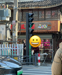 Ԫ���Ǽ��죬��·���Ͻֿڣ��ǼҰ�̯����Բ