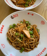 ���׷ۣ��ڸг������ϵطḻ�в��