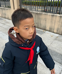 ���ӵ���װ������һ��ʮ��Ļ�ɫ����