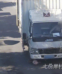 ��Ů�׳�ǰ�����������ף�������һĻ̫ů�ģ�