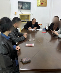 ̨��20������ﳵײ�˶��˹�������ûǮ�⣬ĸ�׳��浣��