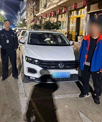 ����ٺ�һ���ӾƼݵ��ɳ������ף��񾯣���������һ��죡