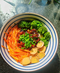 ���˰���ˮ�棬����һ���ӽ���������