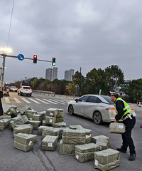 �ó���ʱ�ͳ��֣����ټ�ְ�����ֵ�̨�ݴ����������˧