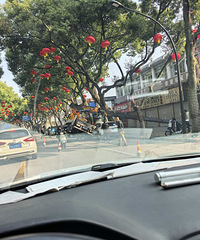 ̨������ҵ����ĵ��������ˣ��Աߵĳ���ǹ