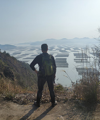 �⿴���������۵�Сɽ����Ȼ��һ����������ɽ·��