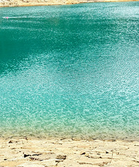 ÷�ˮ�⣬�������̵�ˮ����ĺܸɾ�