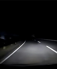 ��ҹ������ͻȻ��ǰһ�ڣ���˳�������ָ��ر��Ķ��ơ�����..