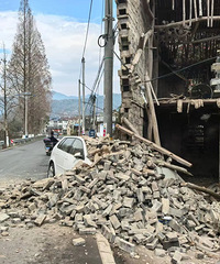 ������ŵ�ɲ�����γ�ת��ʱײ��̨��һ���˾�ס�ķ���