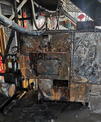 ̨��һ���׮ͻȻ��𣬼��ſڵ�����վ �������ը��