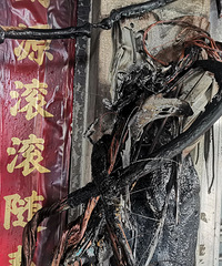 ̨��һ���׮ͻȻ��𣬼��ſڵ�����վ �������ը��