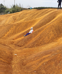 �����ػ��ߴ�Խ���������϶�Ⱦ����