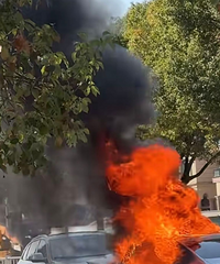 ̨��һ���ǵ�ײ�ϰµ���𣬱��ǵ�������ʻ��