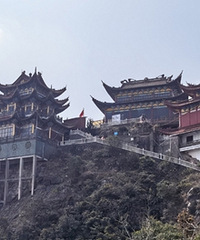 ���ڶ����ұ��ϵ�¥�������