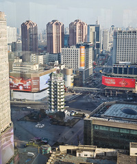 ��������ѩ���ǵ��ܲ����ڵأ��ܶ�����Ŀ�ζ������